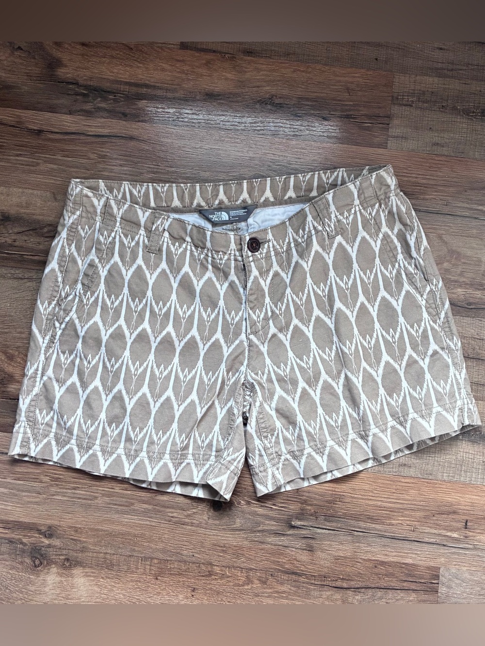 The North Face Maywood shorts  4Long
Pre-worn Dune Beige/Vintage White
